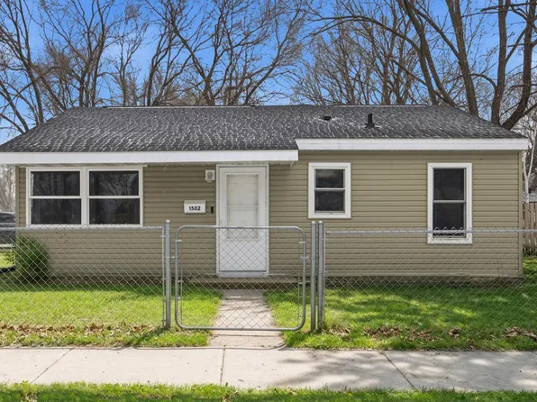 1502 5th Ave N, Moorhead, MN 56560