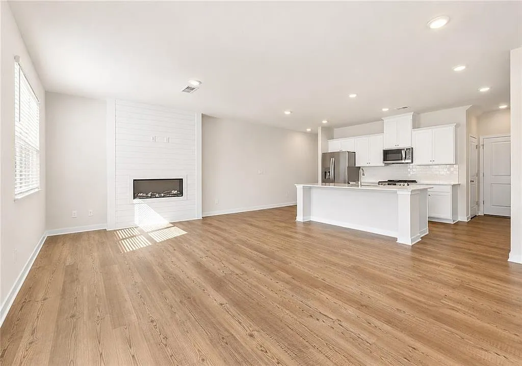 3 bed, 2.5 bath, 1842 sqft, $2,280 — Photo 4