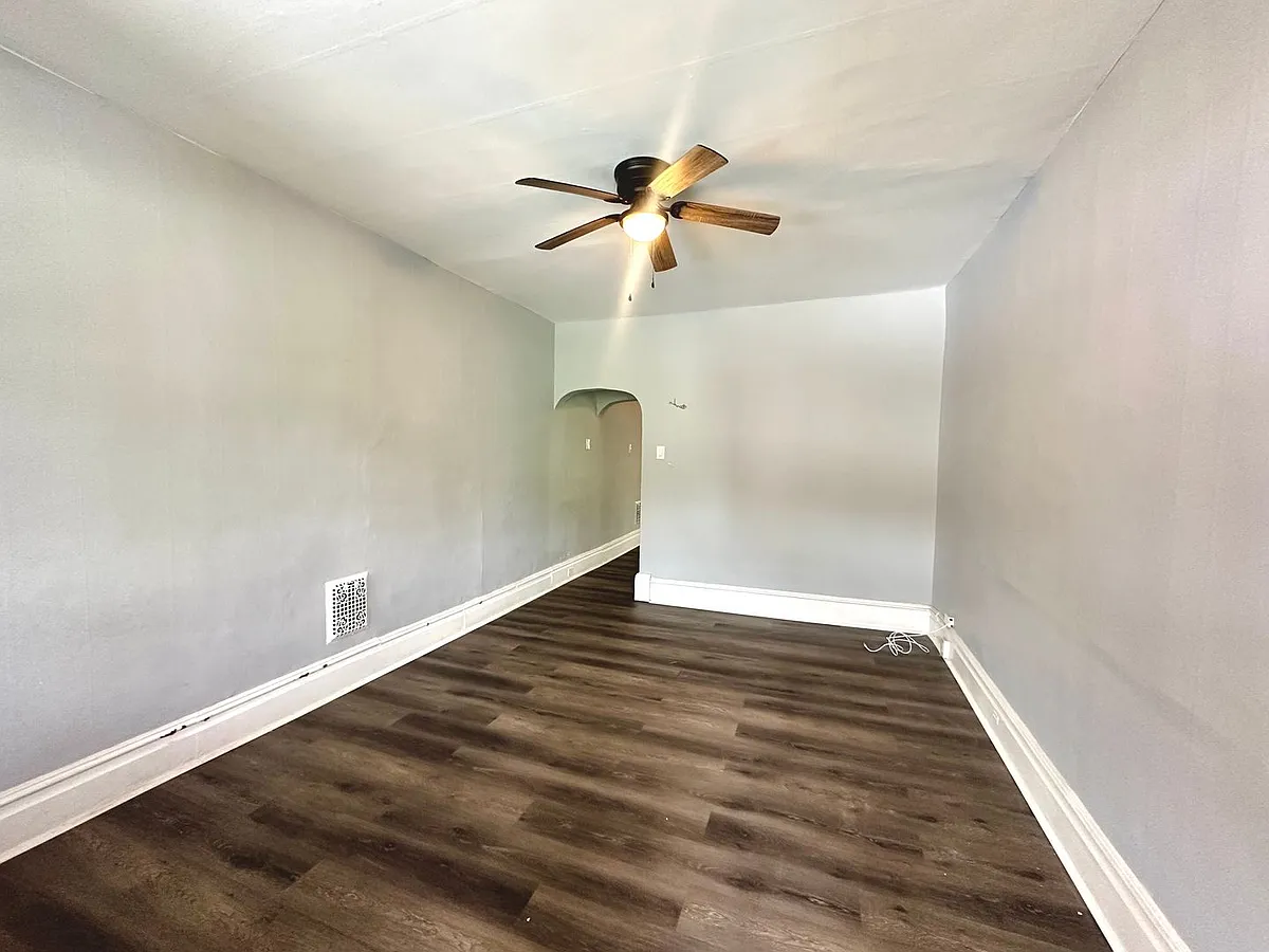 Building Photo - 557 3rd St