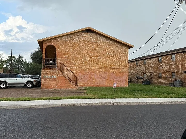 207 S Sugar Rd — Photo 2