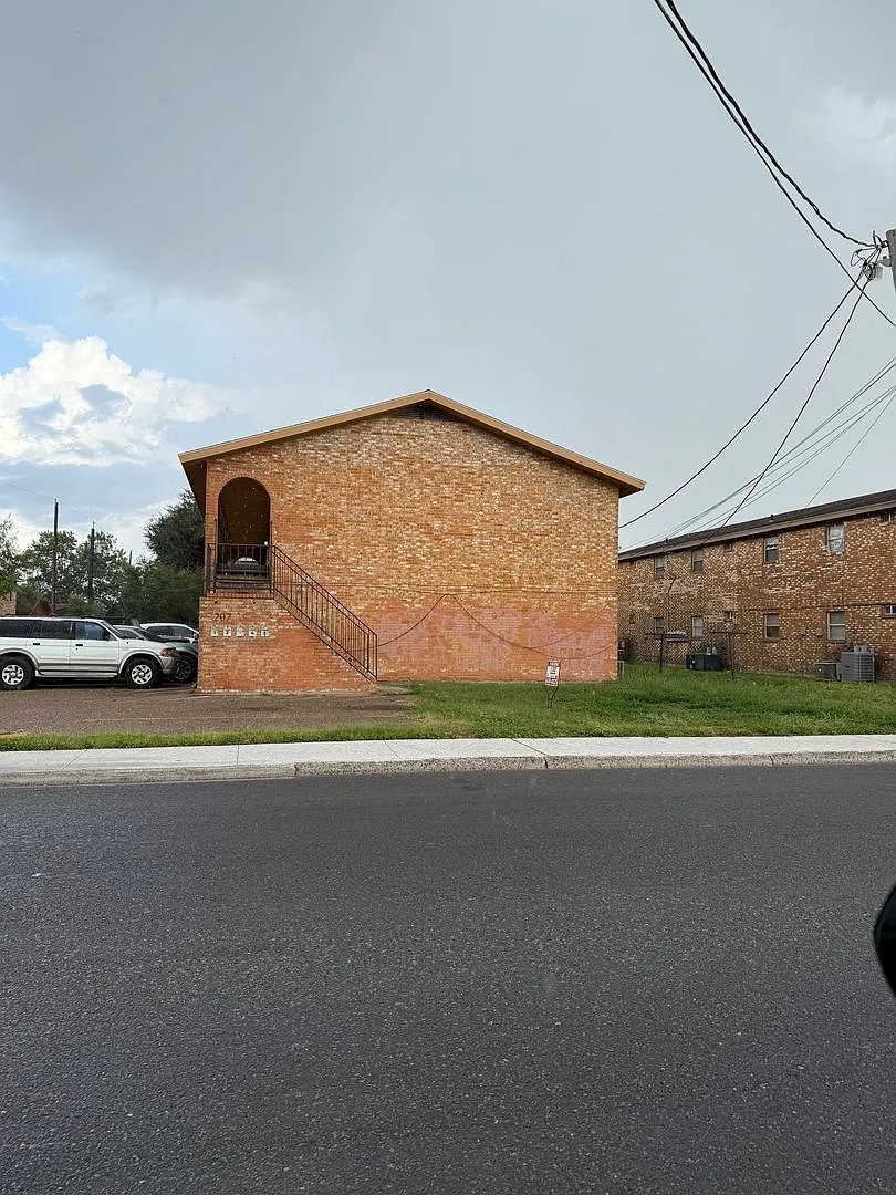 Building Photo - 207 S Sugar Rd