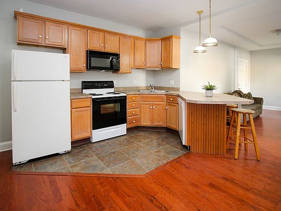 5th image of 95 Tompkins St #1