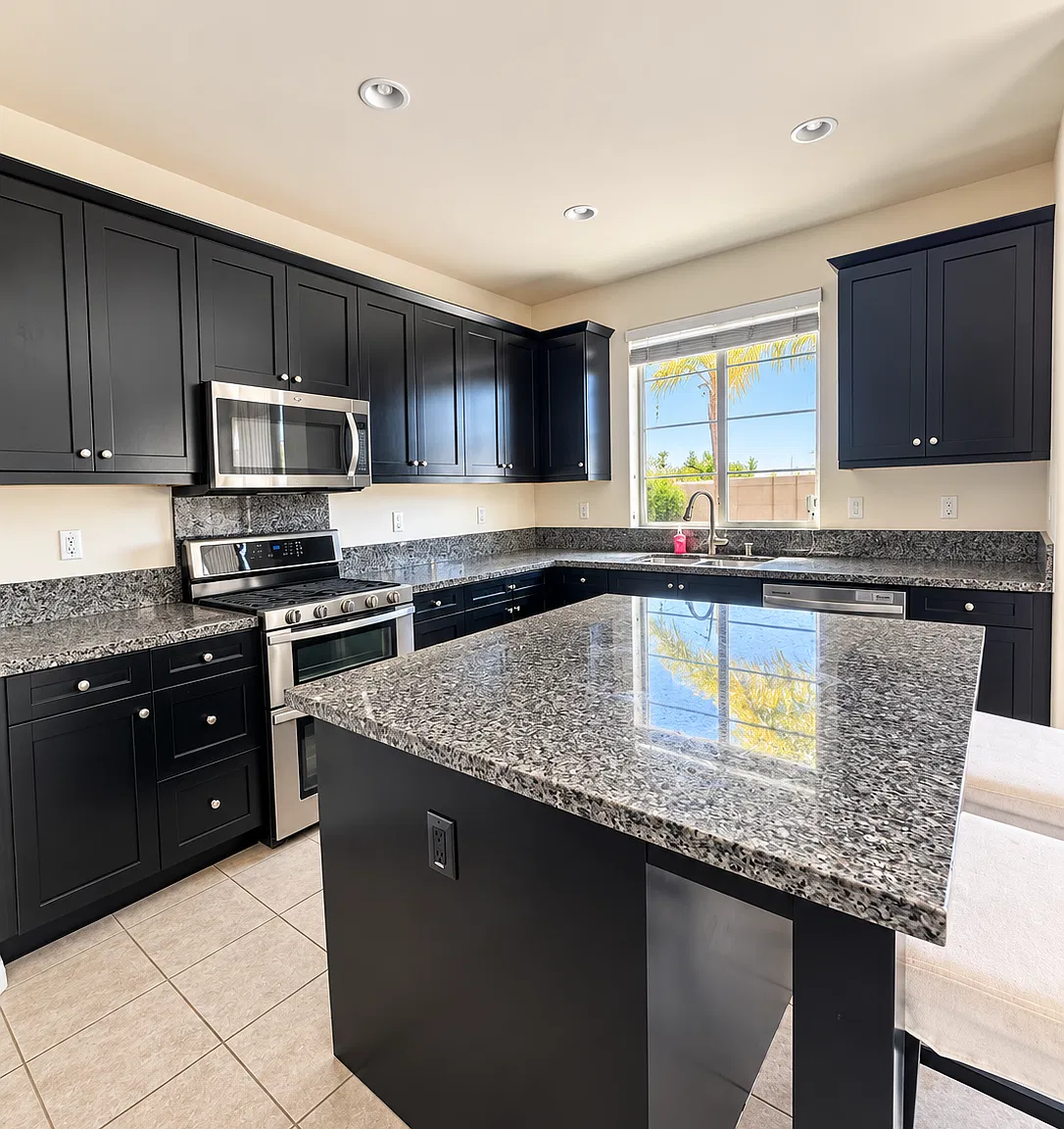 4 bed, 2542 sqft, $4,950 — Photo 1