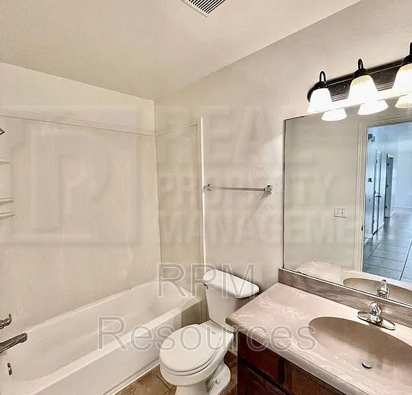 10913 SW 30th St — Photo 27