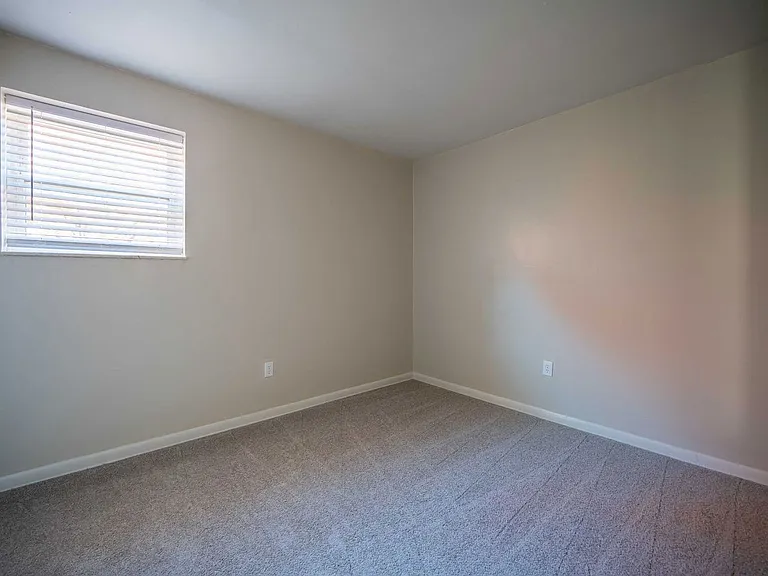 1236 Indianola Ave — Photo 8