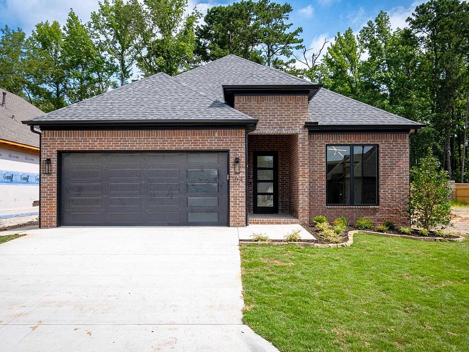 1st image of 104 Woodlands Park Dr