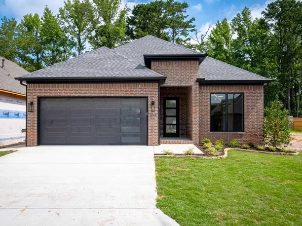 104 Woodlands Park Dr, Little Rock, AR 72211