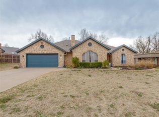 912 Birdcreek Ln, Guthrie, OK 73044