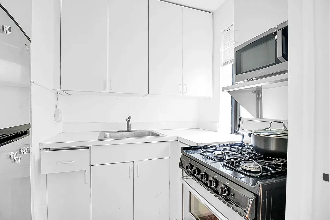 315 East 56th Street — Photo 3