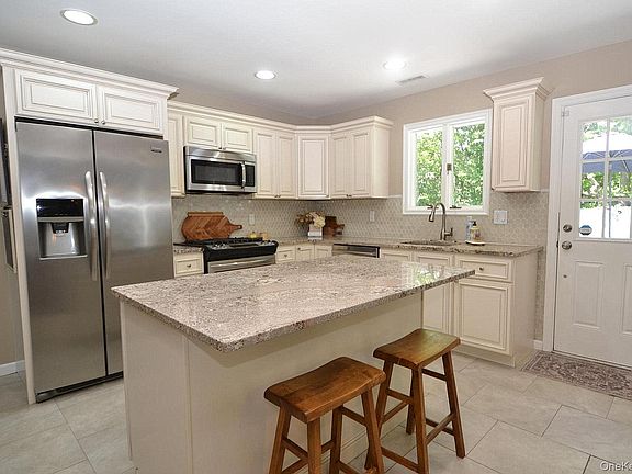 2nd image of 174 Gainsborough Road