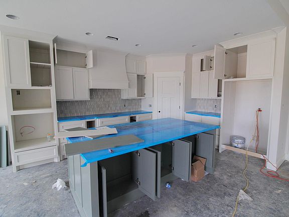 3rd image of 1010 Ridgeview Cv