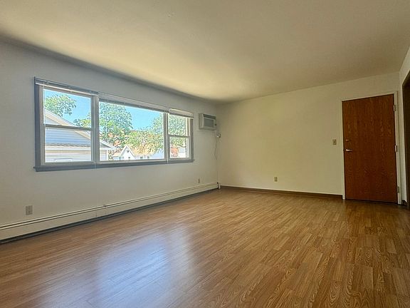 3rd image of 614 E Jefferson St APT 3