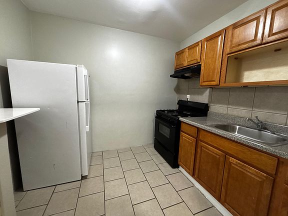 2nd image of 76 N 9th St APT 4