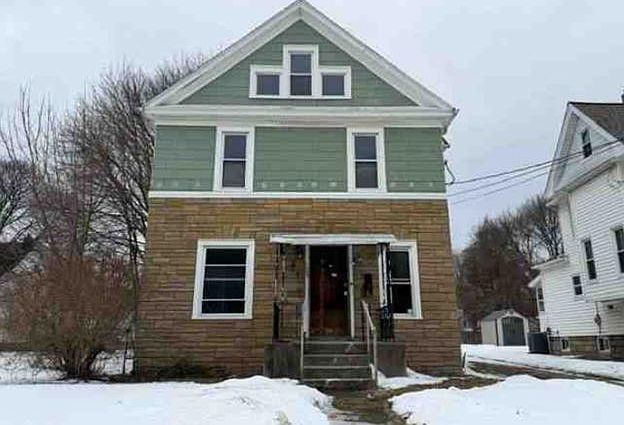 1st image of 1083 Laird St