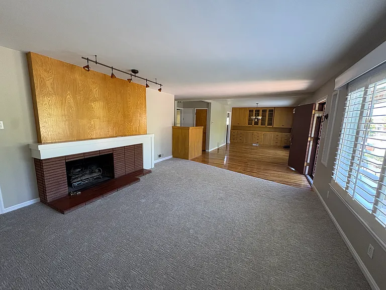 Living room with gas fire place