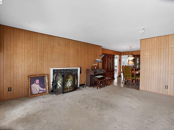 5th image of 237 Goodwin St