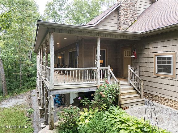 5th image of 575 Russell Rd
