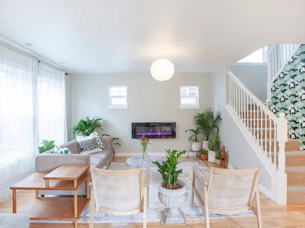 522 NE Skidmore St, Portland, OR 97212