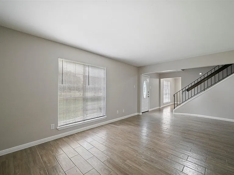 643 Ames St — Photo 7