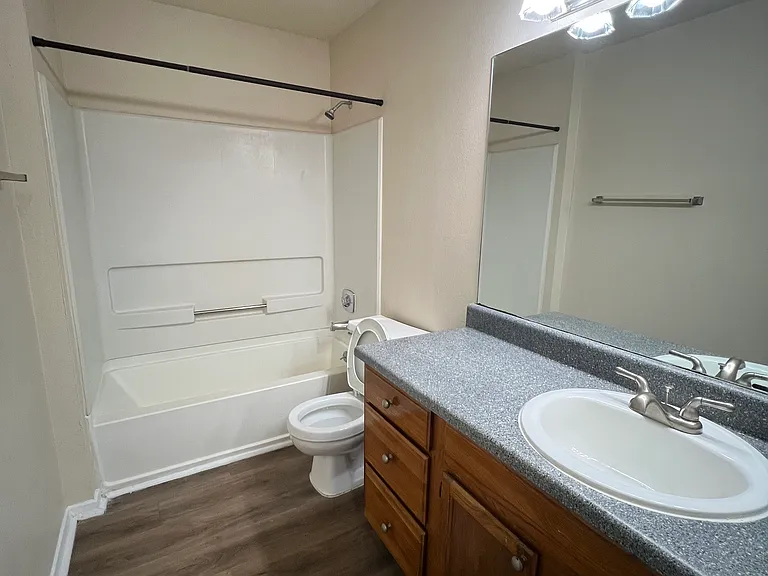 125 Seasons Pkwy — Photo 14