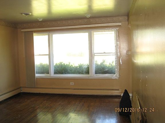 5th image of 14440 Kenwood Ave