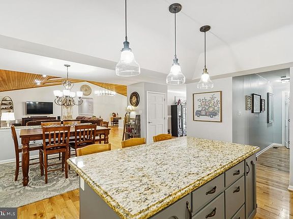 5th image of 10555 Prince Charles Dr