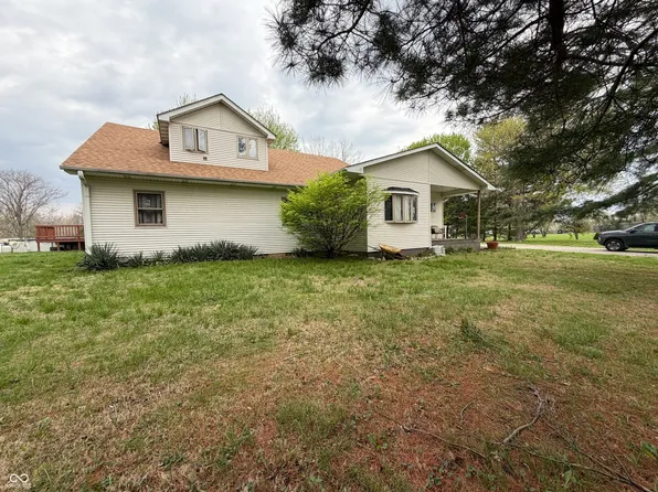 686 E Wood Ave, Clinton, IN 47842