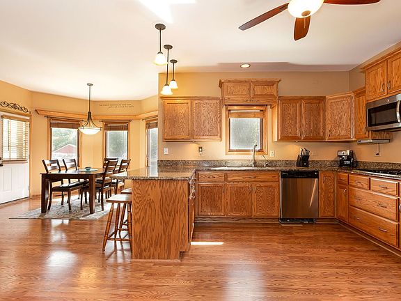 4th image of 3414 Norwood Ln