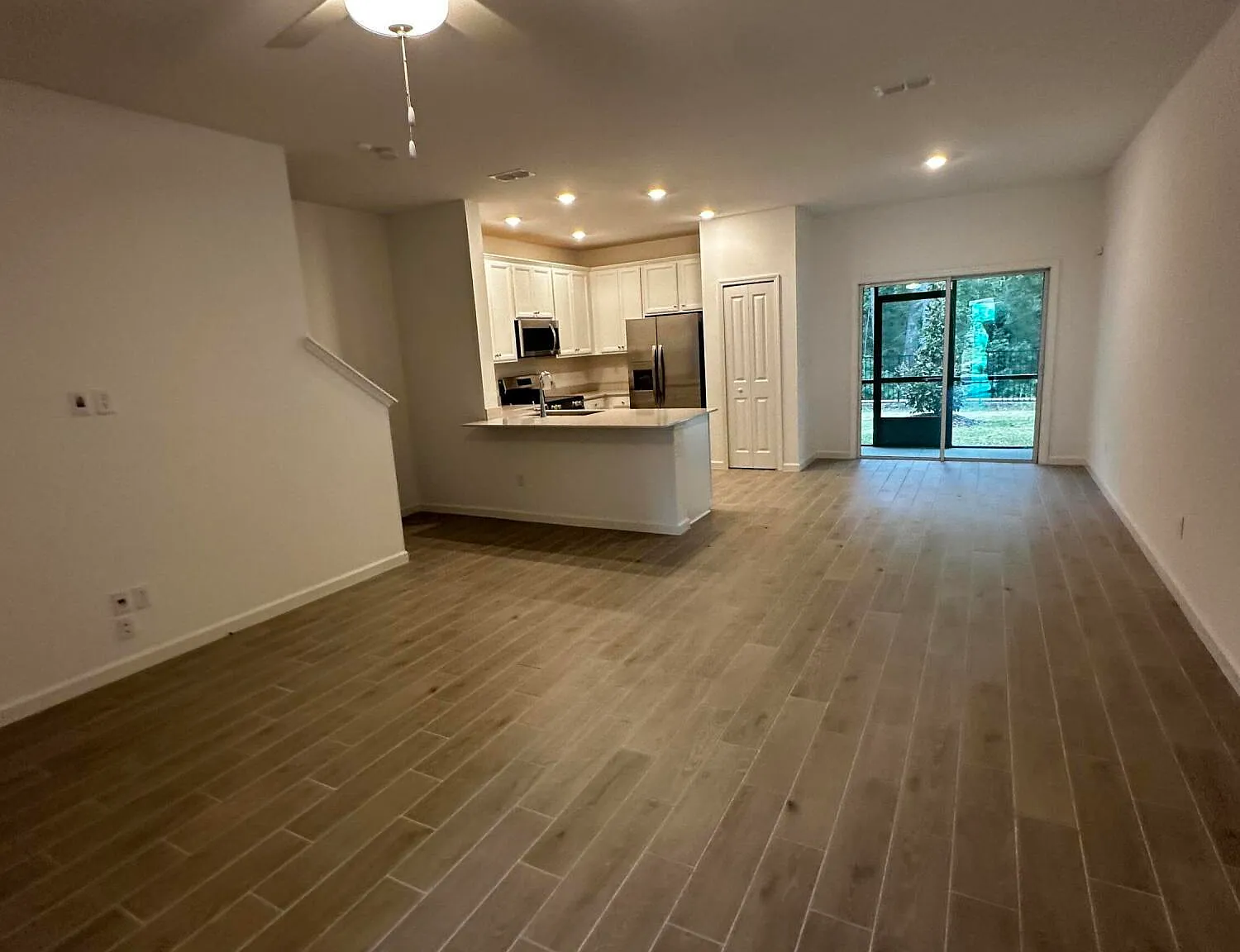 3 bed, 2.5 bath, 1707 sqft, $1,895 — Photo 3