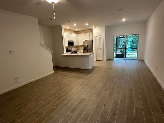 3rd image of 1684 Pacifico Way