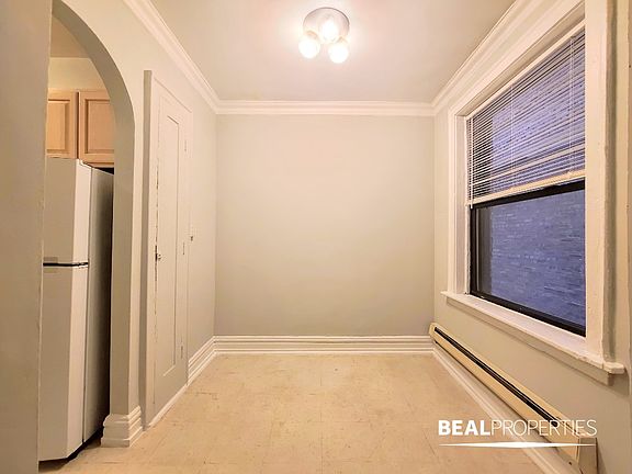5th image of 425 W Roscoe St #425106