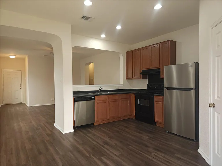 205 Beech Dr — Photo 1