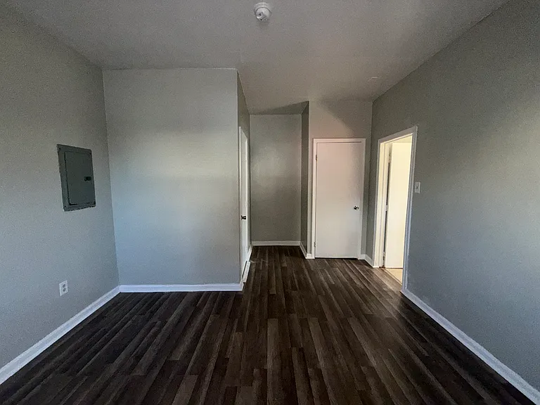 1727 Bridge St #1 — Photo 8