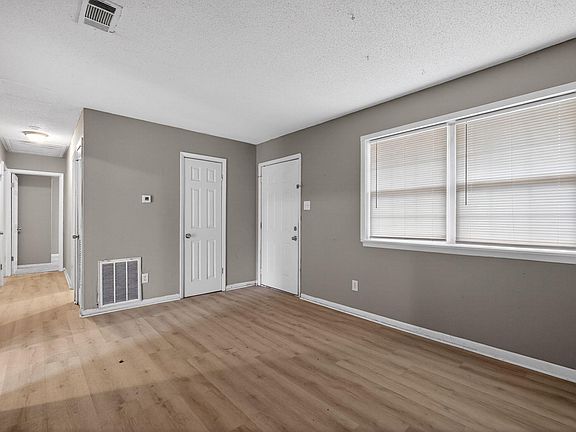 4th image of 3521 Pinewood Loop