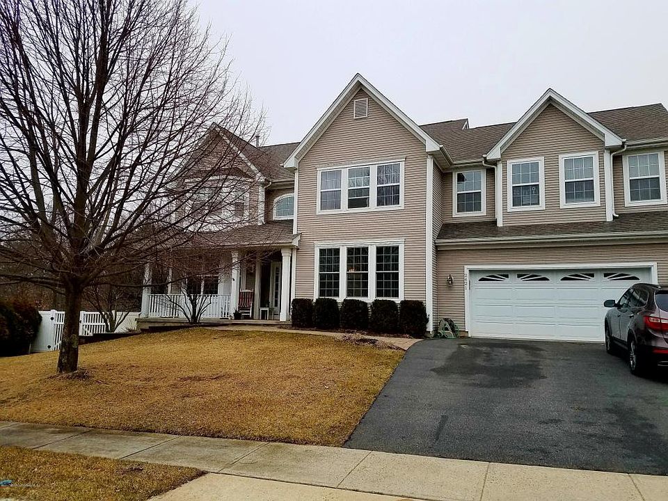 1st image of 2421 Village Green Ct