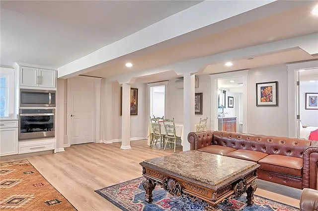 2 bed, 1.0 bath, 1320 sqft, $1,800 — Photo 2