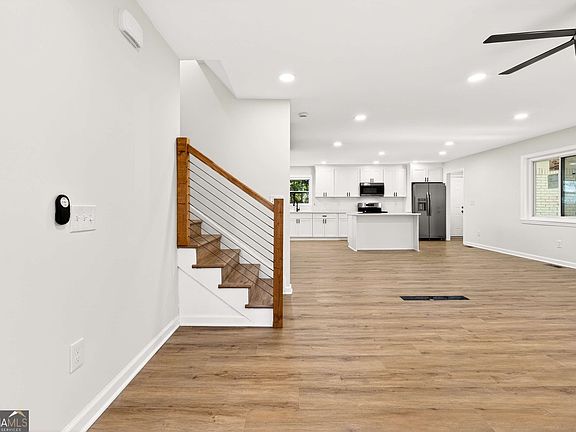 3rd image of 2497 Glenrock Dr