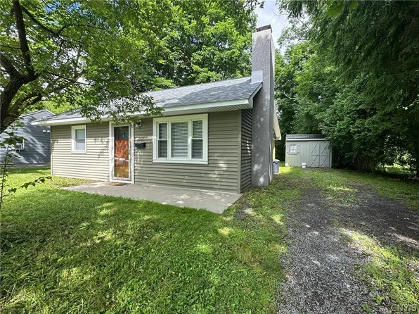 12 Oakdale Ave S, New Hartford, NY 13413