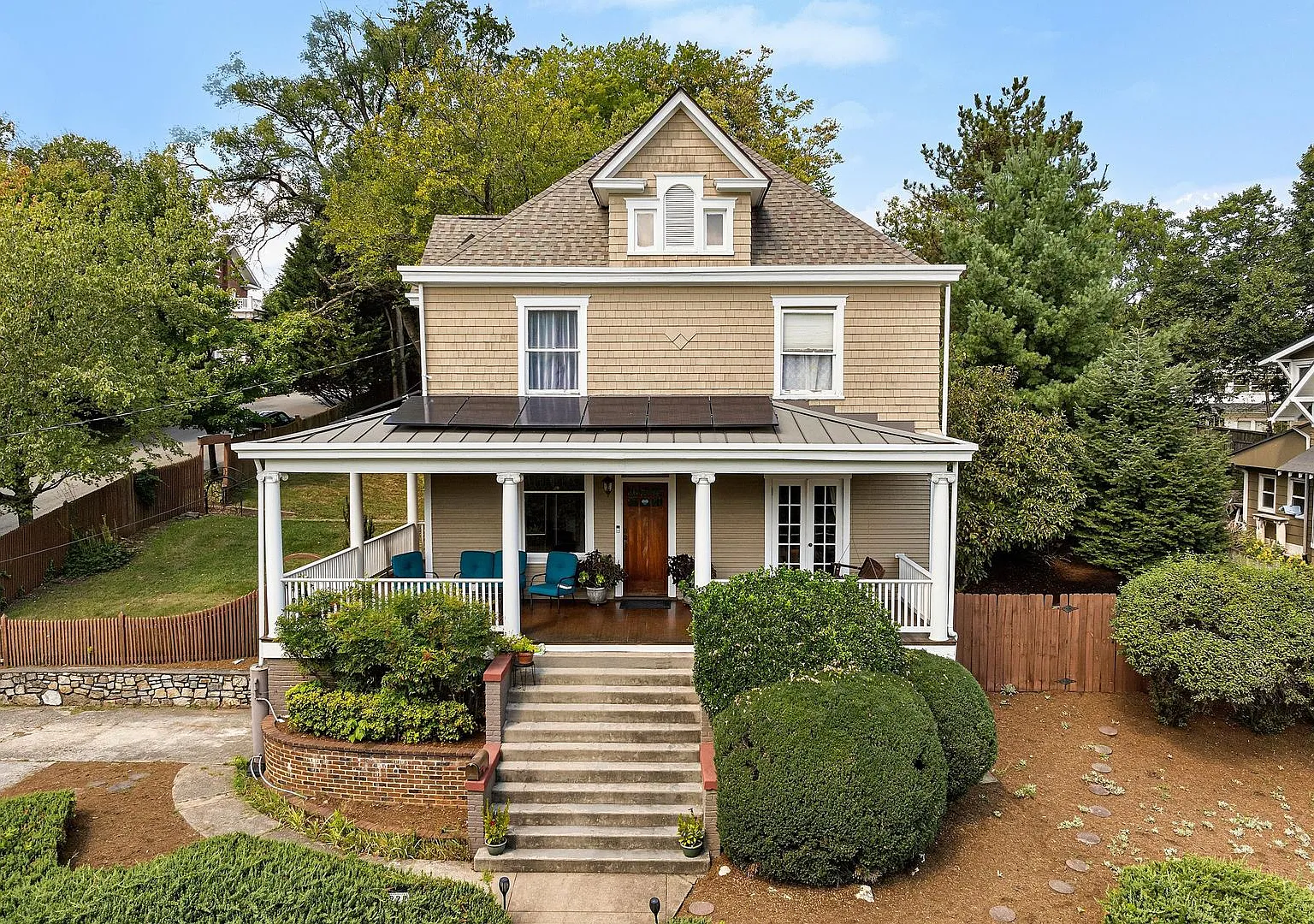 Furnished! Beautiful 4 Br Home In South Roanoke! — Photo 1