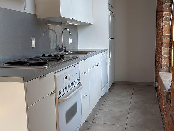 3rd image of 146 S Market St Ste 230