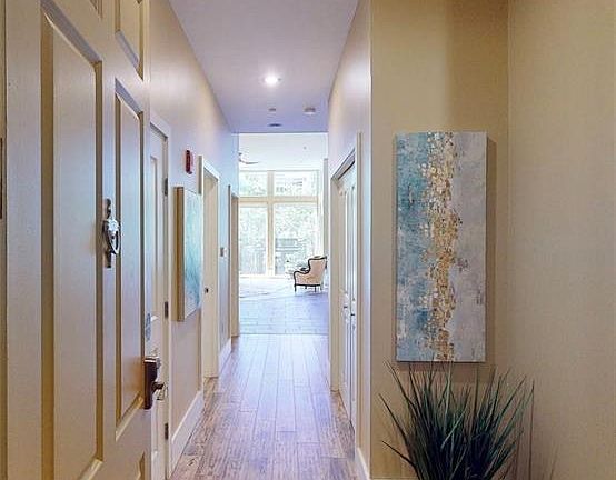 5th image of 941 Penn Ave APT 201
