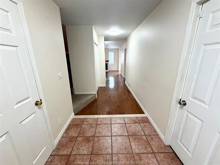 1484 Border Cres — Photo 3