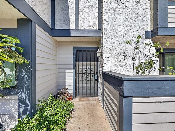 4th image of 19231 Sherman Way Unit 27