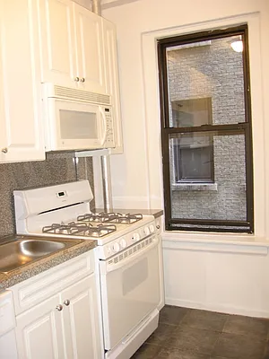 Rented by City Connections Realty | media 7