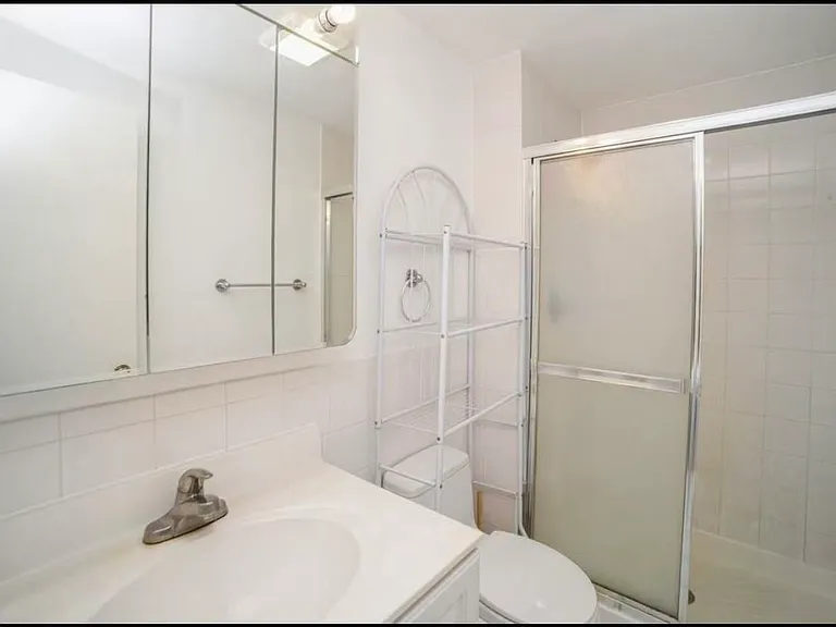 930 Ontario St #4F — Photo 9