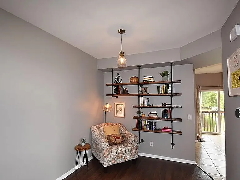 1299 Chestnut Ln — Photo 6