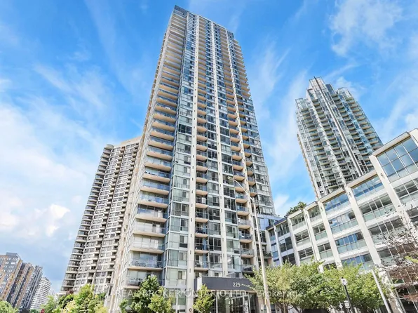 225 Webb Dr #908, Mississauga, ON L5B 4P2