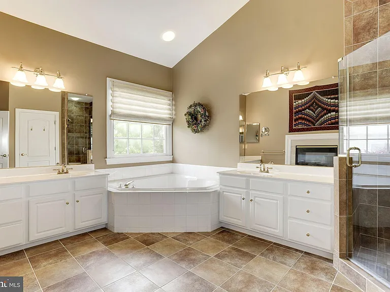5237 Bessley Pl — Photo 20