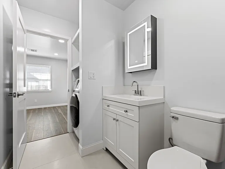 1693 N Hollywood Way — Photo 14