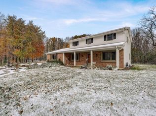 1370 Scenic Dr, Hubertus, WI 53033